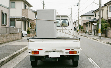 トラックに積まれた家電