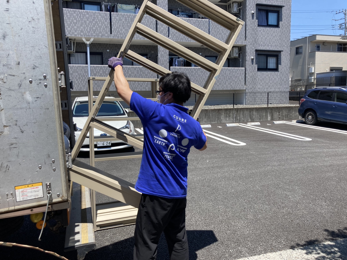 「退去期限が迫るお部屋も丸投げ！大量の家具・家財をスピード解消」作業写真