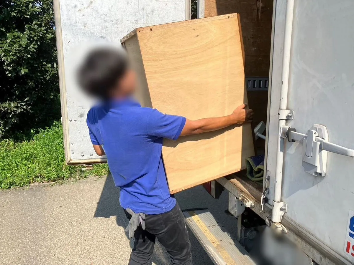 「3LDKの一戸建てからタンスを回収させていただきました」作業写真