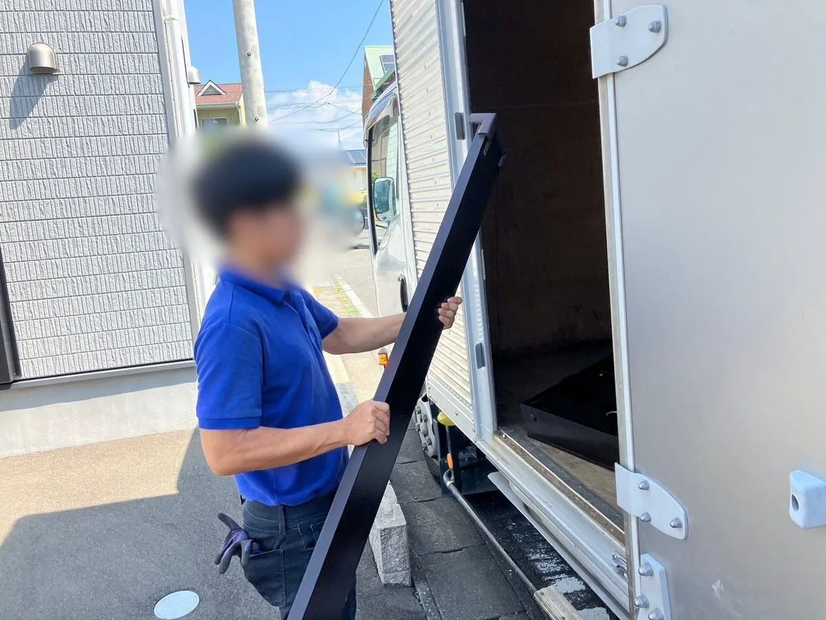 「3LDKの一戸建てからベッドフレームを回収させていただきました」作業写真