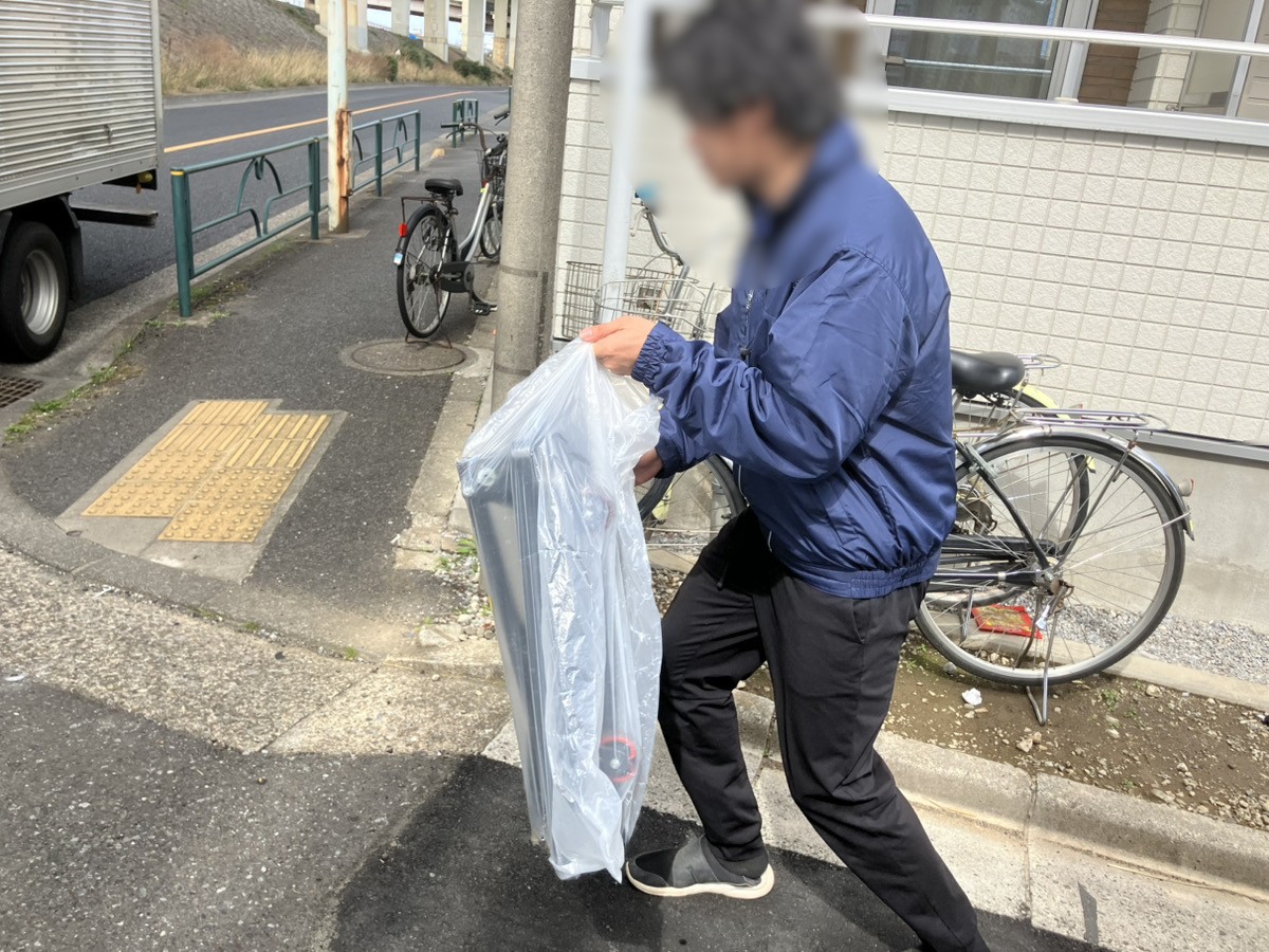 「屋外用として使用されていた台車をお引き取りしました」作業写真